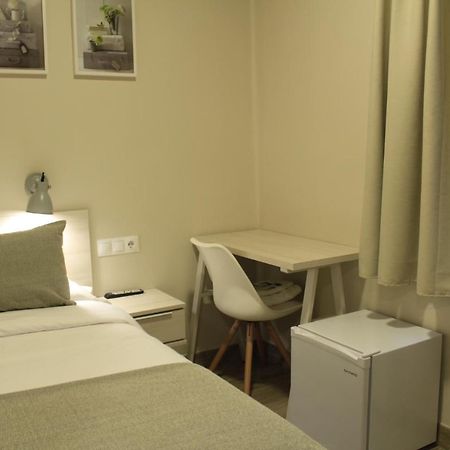 Hostal La Romanica Sabadell Exteriör bild
