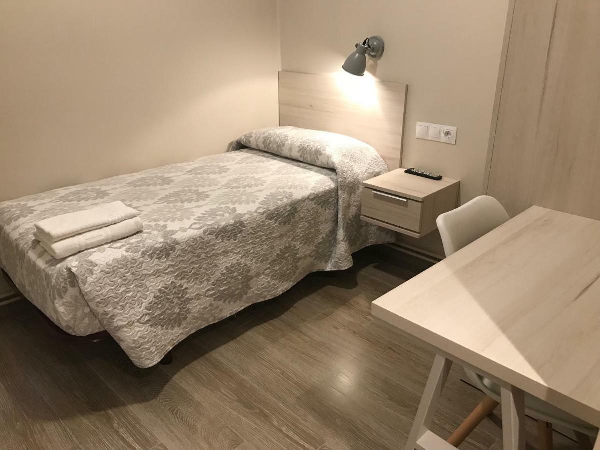 Hostal La Romanica Sabadell Exteriör bild