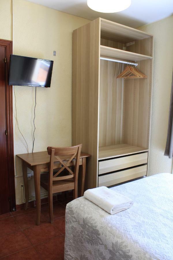 Hostal La Romanica Sabadell Exteriör bild